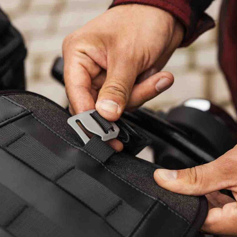 Load image into Gallery viewer, TAILBAG SW MOTECH LEGEND GEAR  LT4 GEAR TAILBAG BLACK 4-6 LITRE FUNCTION SPLASH PROOF
