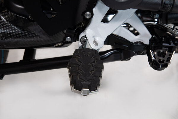 Load image into Gallery viewer, FOOTREST KIT SW MOTECH EVO BMW R1200GS LC R1250GS 18-ON R1300GS 23-24
